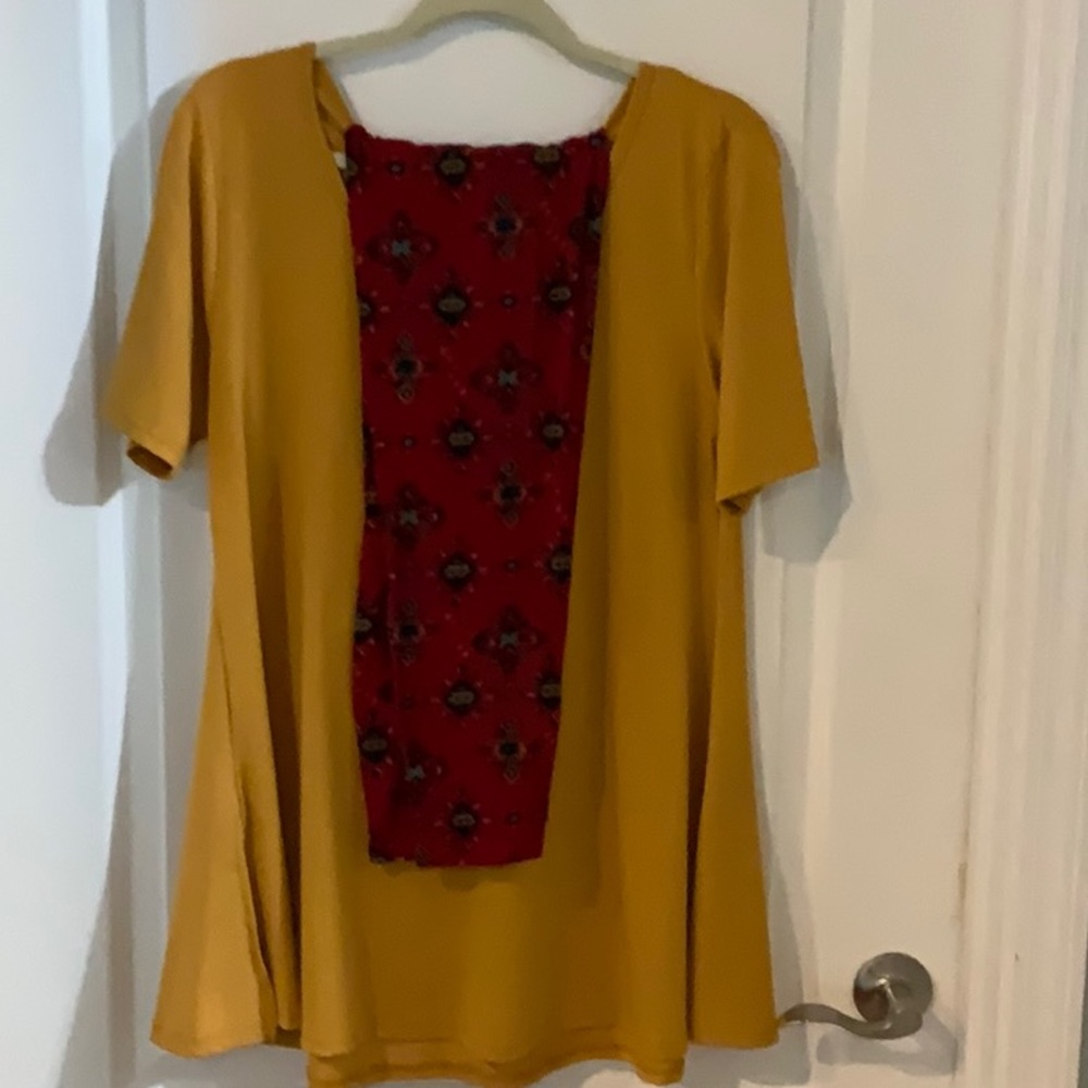 LuLaroe Legging and Classic T